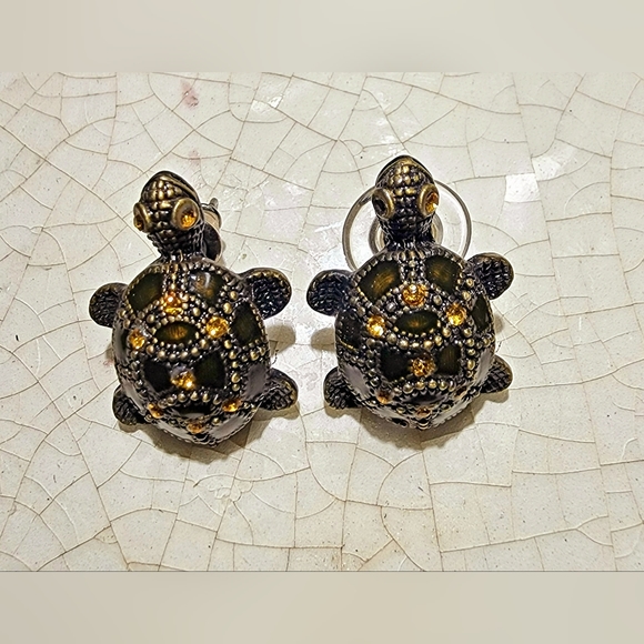 Small olive green and citrine stone turtle earrings - Picture 4 of 6
